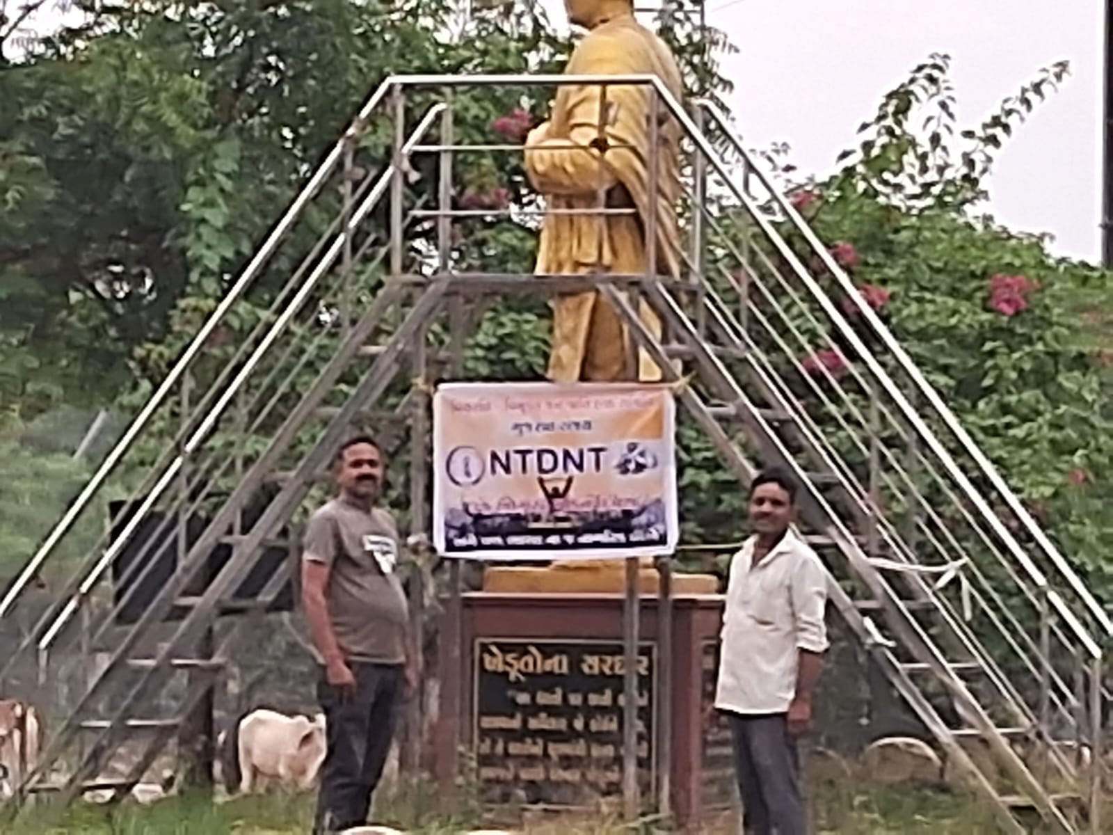 કાંસા ચોકડી પર બેનર
